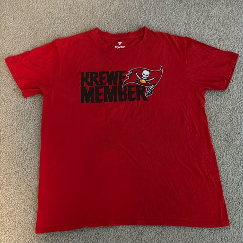 Fanatics 2018 NFL Tampa Bay Buccaneers size L red t-shirt says “Krewe Member”